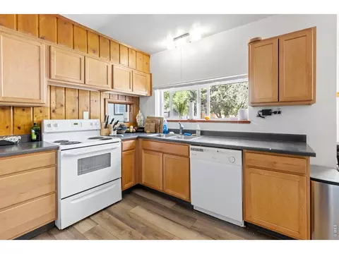 Kitchen - 735 17th St, Boulder, CO 80302 photo 2 of 3