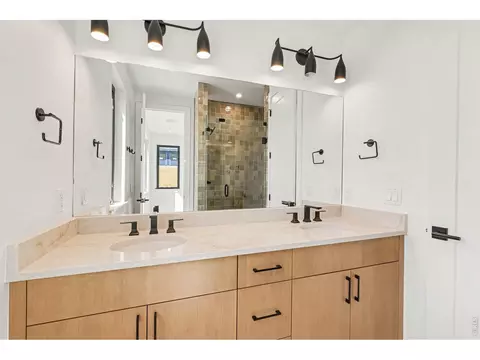 Bath - 1170 Violet Ave, Boulder, CO 80304 photo 2 of 4