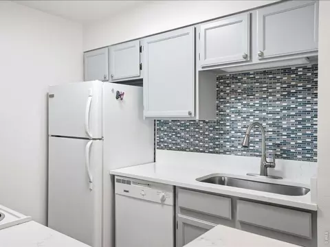 Kitchen - 4654 White Rock Cir #4654-3, Boulder, CO 80301 photo 2 of 5