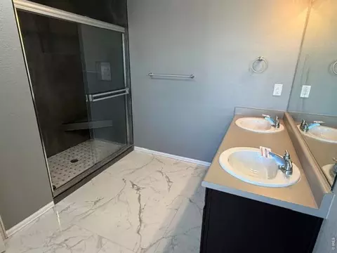 Bath - 1675 Highfield Dr, Windsor, CO 80550 photo 2 of 5