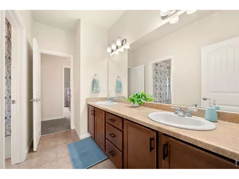 Bath - 6101 Chesney Ct, Windsor, CO 80550 photo 5 of 8