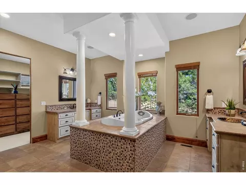 Bath - 2102 Shoreside Dr, Berthoud, CO 80513 photo 1 of 3
