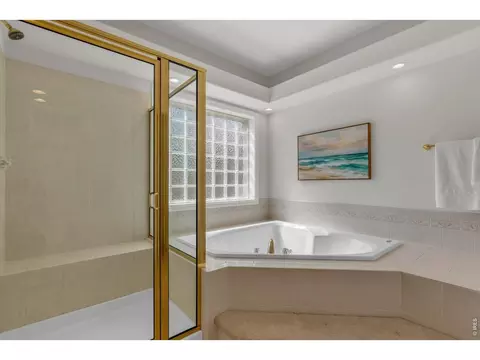Bath - 4324 Clay Commons Ct, Boulder, CO 80303 photo 2 of 4