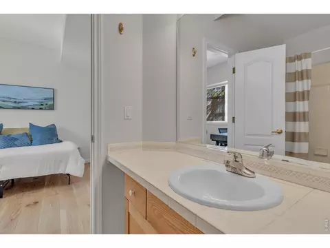 Bath - 4324 Clay Commons Ct, Boulder, CO 80303 photo 3 of 4