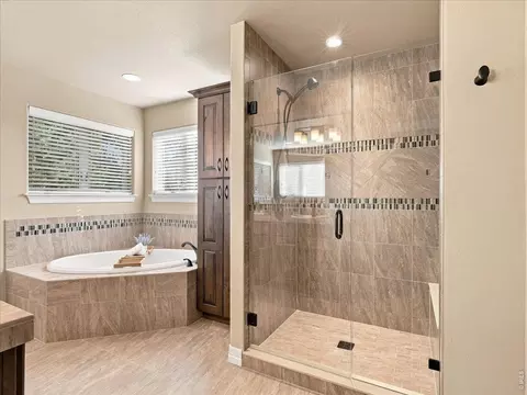 Bath - 5895 Bromborough Dr, Windsor, CO 80550 photo 2 of 7