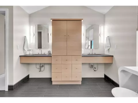 Bath - 3979 Springleaf Ln, Boulder, CO 80304 photo 3 of 4