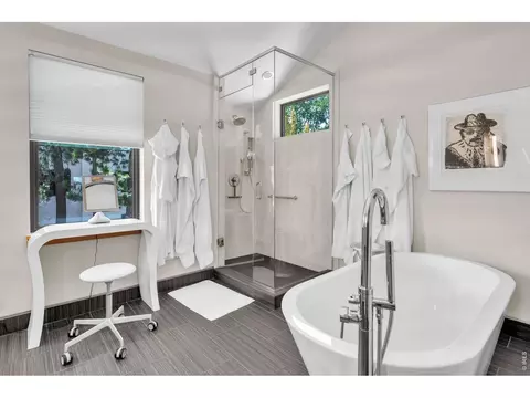 Bath - 3979 Springleaf Ln, Boulder, CO 80304 photo 2 of 4