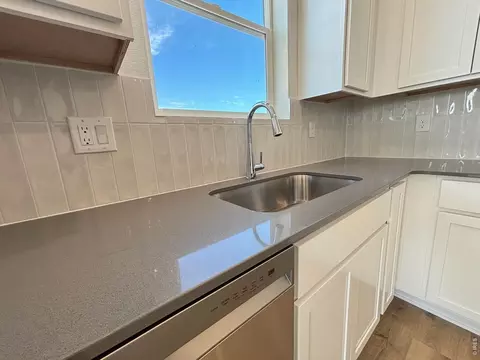 Kitchen - 604 Cheyenne Trl #A4, Ault, CO 80610 photo 3 of 3