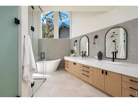 Bath - 1145 Timber Ln, Boulder, CO 80304 photo 2 of 3