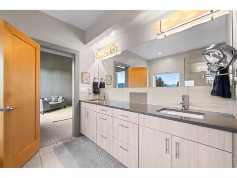 Bath - 4616 Sunnyside Pl, Boulder, CO 80301 photo 3 of 7