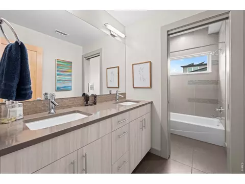 Bath - 4616 Sunnyside Pl, Boulder, CO 80301 photo 6 of 7