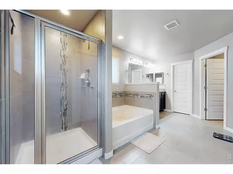 Bath - 2149 74th Ave Ct, Greeley, CO 80634 photo 4 of 7
