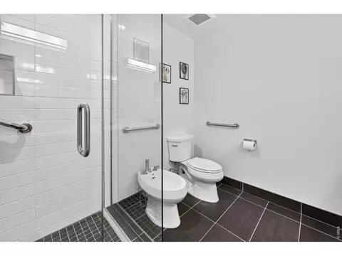 Bath - 2718 Pine St #205, Boulder, CO 80302 photo 2 of 5