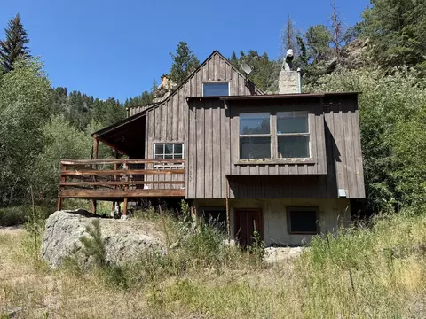 32 Horseshoe Bend Rd, Glen Haven, CO 80532