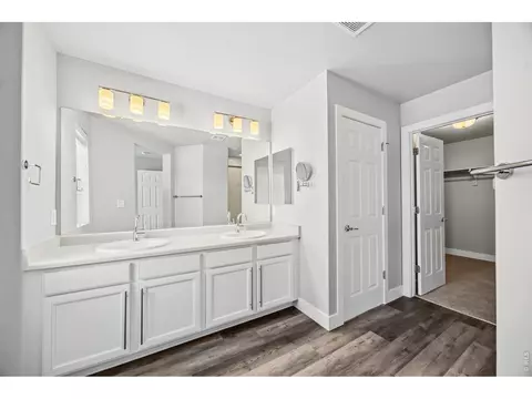 Bath - 16073 E Warner Pl, Denver, CO 80239 photo 1 of 3