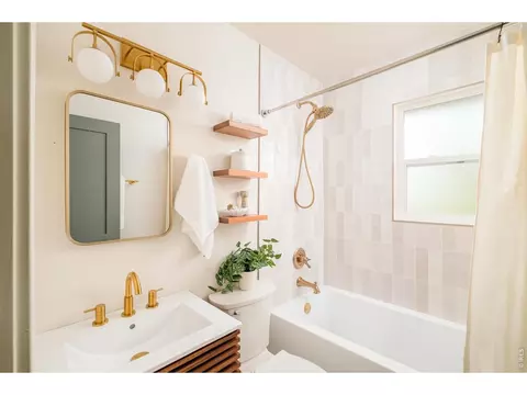 Bath - 4475 Whitney Pl, Boulder, CO 80305 photo 1 of 6