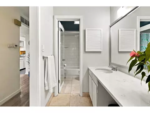 Bath - 3575 19th St, Boulder, CO 80304 photo 2 of 4