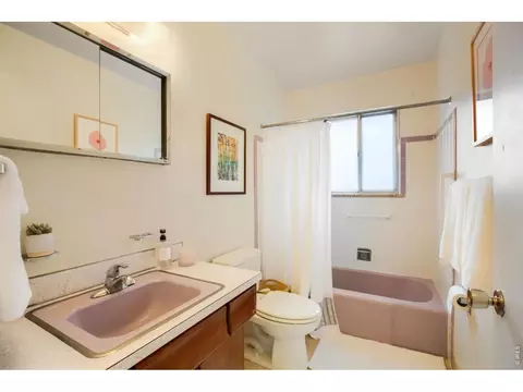 Bath - 1290 Berea Dr, Boulder, CO 80305 photo 2 of 2