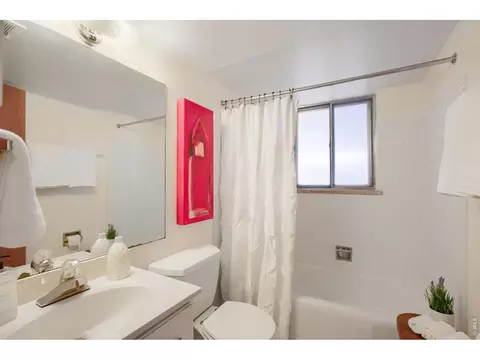 Bath - 1290 Berea Dr, Boulder, CO 80305 photo 1 of 2