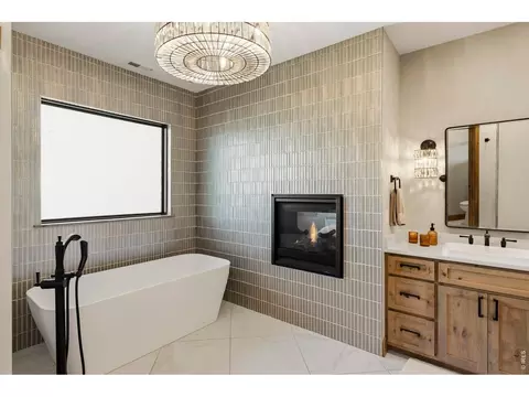 Bath - 2734 Southwind Rd, Berthoud, CO 80513 photo 3 of 6