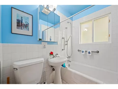 Bath - 2745 6th St, Boulder, CO 80304 photo 1 of 2
