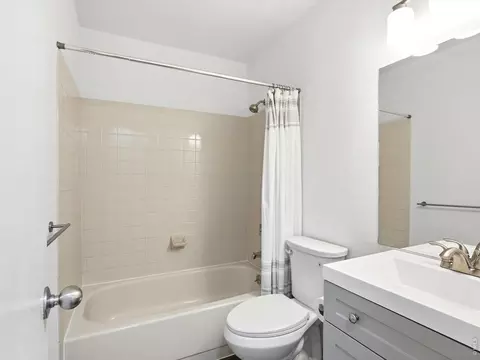 Bath - 3525 28th St #304, Boulder, CO 80301 photo 3 of 4