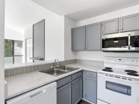 Kitchen - 3525 28th St #304, Boulder, CO 80301 photo 3 of 5
