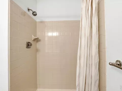 Bath - 3525 28th St #304, Boulder, CO 80301 photo 4 of 4