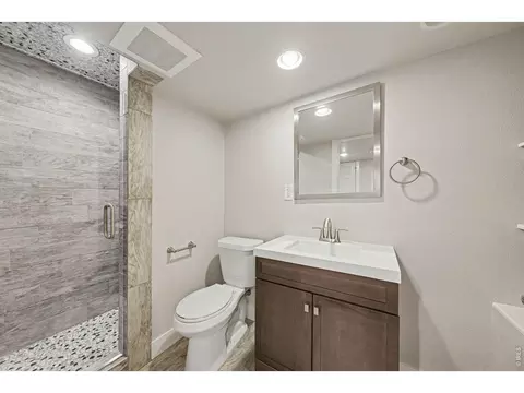 Bath - 6503 Thunderhill Ave, Longmont, CO 80504 photo 5 of 5