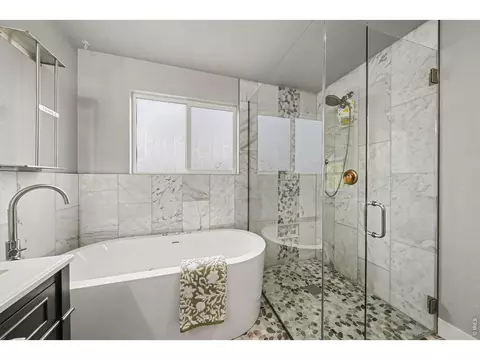 Bath - 6503 Thunderhill Ave, Longmont, CO 80504 photo 3 of 5