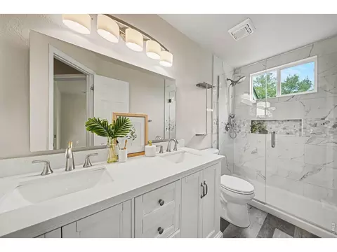 Bath - 6503 Thunderhill Ave, Longmont, CO 80504 photo 4 of 5