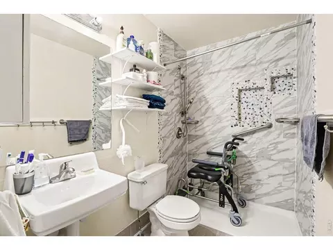 Bath - 3214 Grenache St, Greeley, CO 80634 photo 1 of 2