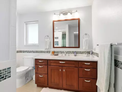 Bath - 4693 Carter Trl, Boulder, CO 80301 photo 3 of 3