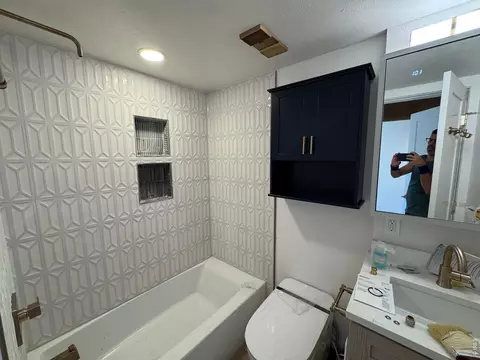 Bath - 3237 Redstone Rd, Boulder, CO 80305 photo 1 of 1