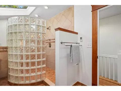 Bath - 3555 16th St, Boulder, CO 80304 photo 5 of 6