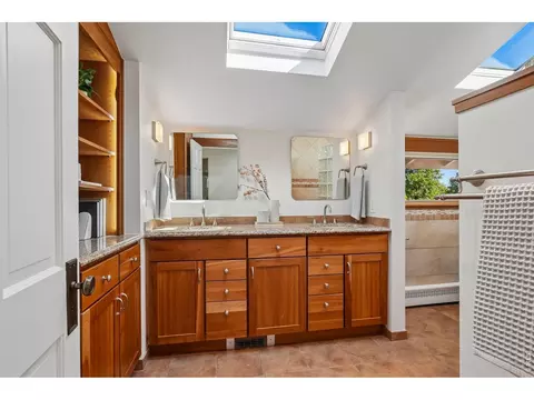 Bath - 3555 16th St, Boulder, CO 80304 photo 3 of 6