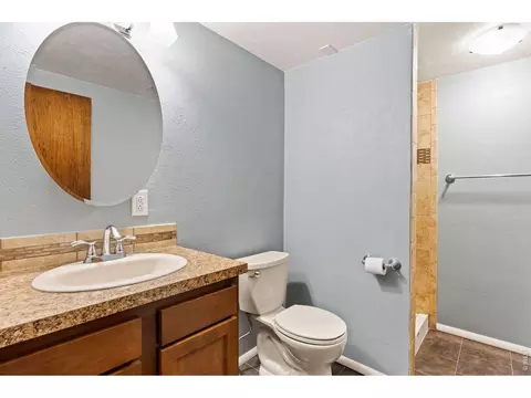 Bath - 1325 Bear Mountain Dr # D, Boulder, CO 80305 photo 3 of 3