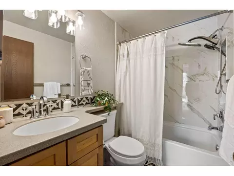 Bath - 1325 Bear Mountain Dr # D, Boulder, CO 80305 photo 1 of 3
