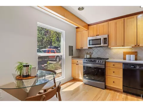 Kitchen - 1325 Bear Mountain Dr # D, Boulder, CO 80305 photo 3 of 3