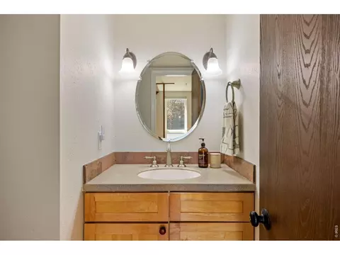 Bath - 1325 Bear Mountain Dr # D, Boulder, CO 80305 photo 2 of 3