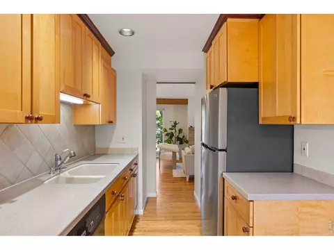 Kitchen - 1325 Bear Mountain Dr # D, Boulder, CO 80305 photo 1 of 3