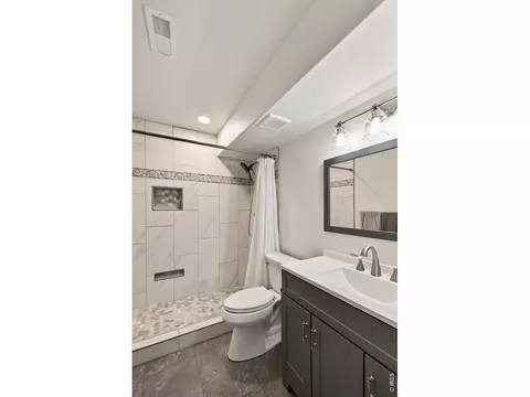 Bath - 2329 75th Ave, Greeley, CO 80634 photo 5 of 6