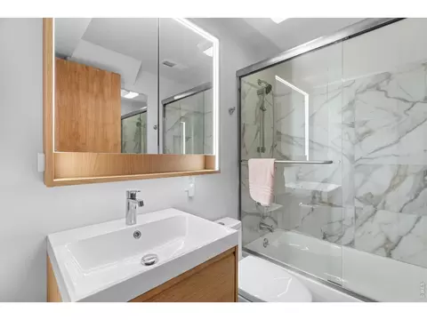 Bath - 1541 Harrison Ave, Boulder, CO 80303 photo 5 of 7