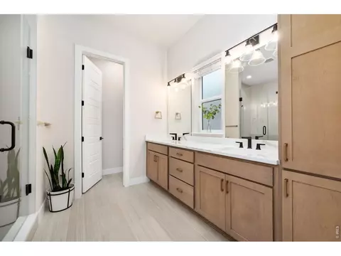 Bath - 1780 Barefoot Dr, Windsor, CO 80550 photo 2 of 4