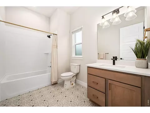 Bath - 1780 Barefoot Dr, Windsor, CO 80550 photo 1 of 4