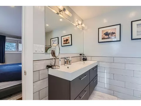 Bath - 4370 Comanche Dr, Boulder, CO 80303 photo 1 of 4