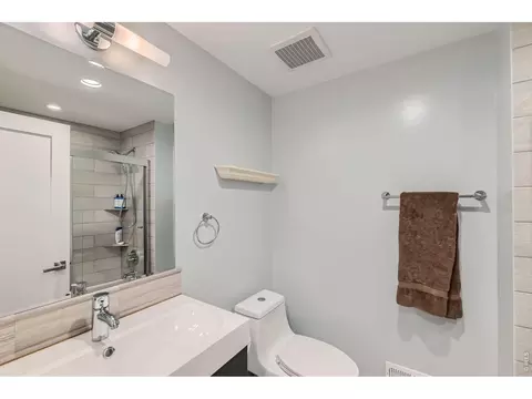 Bath - 4370 Comanche Dr, Boulder, CO 80303 photo 3 of 4