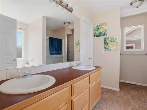 Bath - 8406 17th St, Greeley, CO 80634 photo 2 of 5