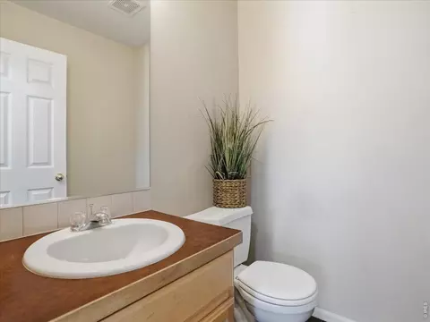 Bath - 8406 17th St, Greeley, CO 80634 photo 3 of 5