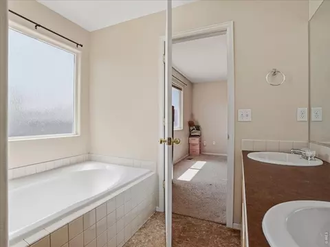 Bath - 8406 17th St, Greeley, CO 80634 photo 4 of 5